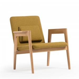 Butaca de madera Danesa de Mobles 114. Butaca de diseño ideal para salones.