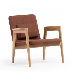 Butaca de madera Danesa de Mobles 114. Butaca de diseño ideal para salones.