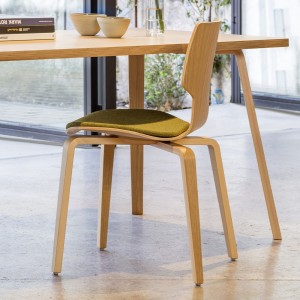Silla Gràcia Wood textil Mobles 114. Diseño único para comedor o contract.