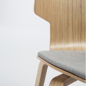 Silla Gràcia Wood textil Mobles 114. Diseño único para comedor o contract.