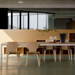 Silla Gràcia Wood de Mobles 114. Diseño único para comedor o contract.