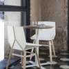 Silla de madera Green Colors wood de Mobles 114. Sillas modernas de comedor.