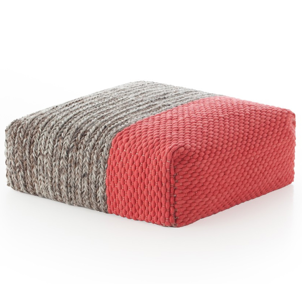 Puf Mangas Square Plait Coral de GAN. Alfombras modernas. Puf modulares.