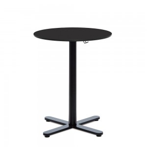 Mesa Oxi bistrot Mobles 114. Mesa original ideal para jardín o salones.