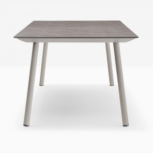 Mesa Babila Outdoor de Pedrali. Mesas de diseño italiano. Mesas modernas de exterior.