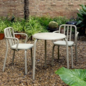 Mesa Tube redonda de Mobles 114. Mesas modernas para salones o jardines.