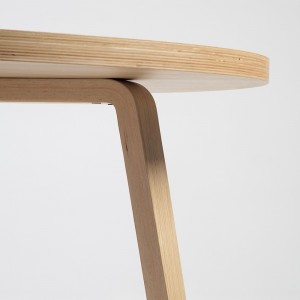 Mesa Gràcia redonda Mobles 114. Mesas originales ideales para interiores.