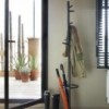 Perchero-Paragüero Taiga Mobles 114. Complemento ideal para espacios interiores.