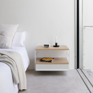 Soporte pared Tria 36 Mobles 114. Estantería modular en acero para salones.