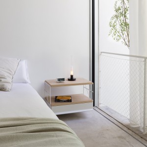 Soporte pared Tria 36 Mobles 114. Estantería modular en acero para salones.