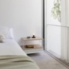 Soporte pared Tria 36 Mobles 114. Estantería modular en acero para salones.