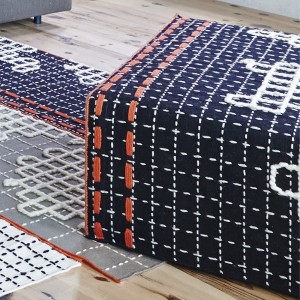 Puf Small D Black de GAN. Puf pequeño de sistema modular para el hogar.
