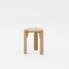 Taburete bajo Domus de Omelette ed. Tabuete ideal para ambientes interiores.