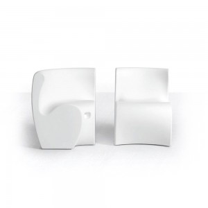 Silla Rhonda de Myyour. Silla ancha en polietileno ideal para jardines.