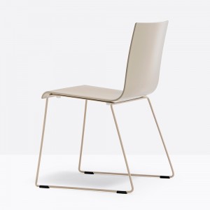 Silla Kuadra XL 2403/2409 de Pedrali. Sillas de diseño moderno. Sillas plásticas.