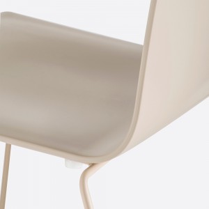 Silla Kuadra XL 2403/2409 de Pedrali. Sillas de diseño moderno. Sillas plásticas.