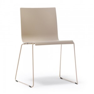 Silla Kuadra XL 2403/2409 de Pedrali. Sillas de diseño moderno. Sillas plásticas.