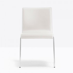 Silla Kuadra XL 2463 de Pedrali. Sillas de diseño. Sillas tapizadas den cuero.