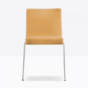 Silla Kuadra XL 2483/2493 de Pedrali. Sillas de diseño. Sillas tapizada en tela.