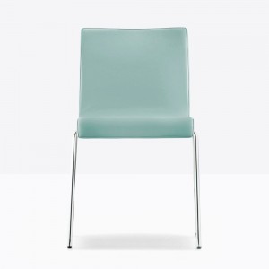 Silla Kuadra XL 2483/2493 de Pedrali. Sillas de diseño. Sillas tapizada en tela.