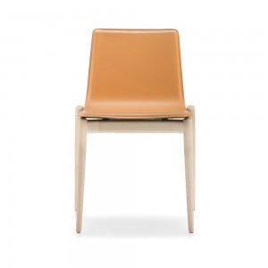 Silla Malmo 392 de Pedrali. Sillas de diseño. Sillas tapizadas en cuero.
