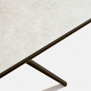 Mesa rectangular Gres Moai de Fast de exterior con diseño moderno y elegante.