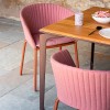 Sillón Ria tapizado de Fast. SIllones elegantes y exclusivos ideal para espacios exteriores.