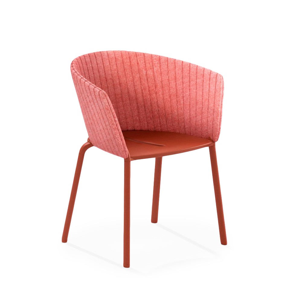 Sillón Ria tapizado de Fast. SIllones elegantes y exclusivos ideal para espacios exteriores.