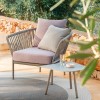 Butaca Ria con elegante diseño moderno perfecto para ambientes exteriores de Fast.