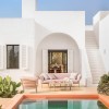 Sofá Ria Soft con elegante diseño moderno perfecto para ambientes exteriores de Fast.