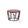 Mesa auxiliar Wild de Fast moderna y elegante para espacios exteriores.