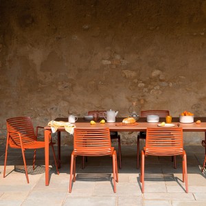 Silla Zebra de Fast. Sillas modernas y resistentes a espacios exteriores.