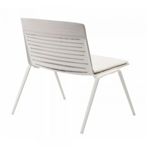 Butaca Lounge Zebra de Fast para espacios exteriores modernos y elegantes.