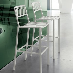Taburete Easy elegante y moderno perfecto para ambientes exteriores de Fast.