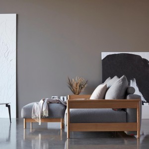 Puff Malloy Wood de Innovation Living. Diseño moderno y elegante ideal para salones.