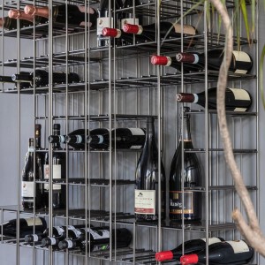 Botellero Metrica de Mogg. Botelleros modernos e innovadores para salones.