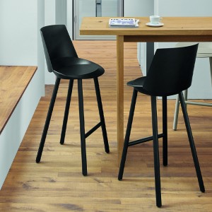 Taburete con respaldo Jean e15