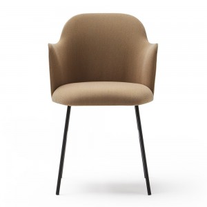 Sillón con brazos y  base metálica de diseño Aleta para espacios públicos de Viccarbe.