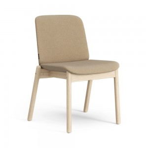 Silla Amstelle de madera Swedese. Estilo minimalista y contemporáneo. 