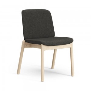 Silla Amstelle de madera Swedese. Estilo minimalista y contemporáneo. 