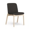 Silla Amstelle de madera Swedese. Estilo minimalista y contemporáneo. 