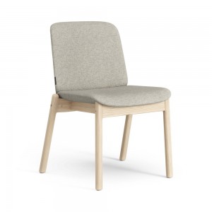 Silla Amstelle de madera Swedese. Estilo minimalista y contemporáneo. 