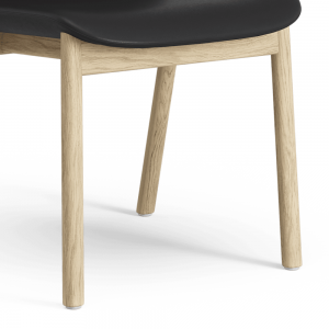 Amstelle sillón de madera Swedese. Elegante y moderno. Gran variedad de combinaciones disponibles