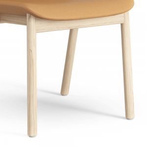Amstelle sillón de madera Swedese. Elegante y moderno. Gran variedad de combinaciones disponibles