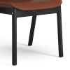 Amstelle sillón de madera Swedese. Elegante y moderno. Gran variedad de combinaciones disponibles