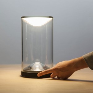 Lámpara moderna y delicada de centro de mesa Eva o EVE de Foster+Partners y Lumina.