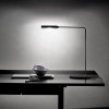 Lámpara de sobremesa con base redonda Flo Desk de Foster+Partners y Lumina