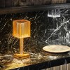 Lámpara sobremesa Gatsby prisma Luz Led de Vondom. Iluminación de diseño.