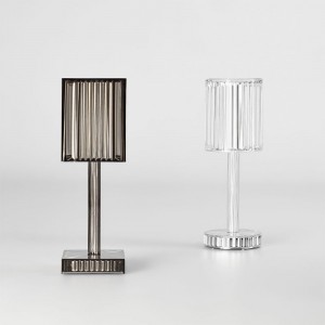 Lámpara sobremesa Gatsby prisma Luz Led de Vondom. Iluminación de diseño.