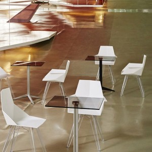 Mesa Faz pie Ø96 de Vondom. Muebles y complementos de exterior.